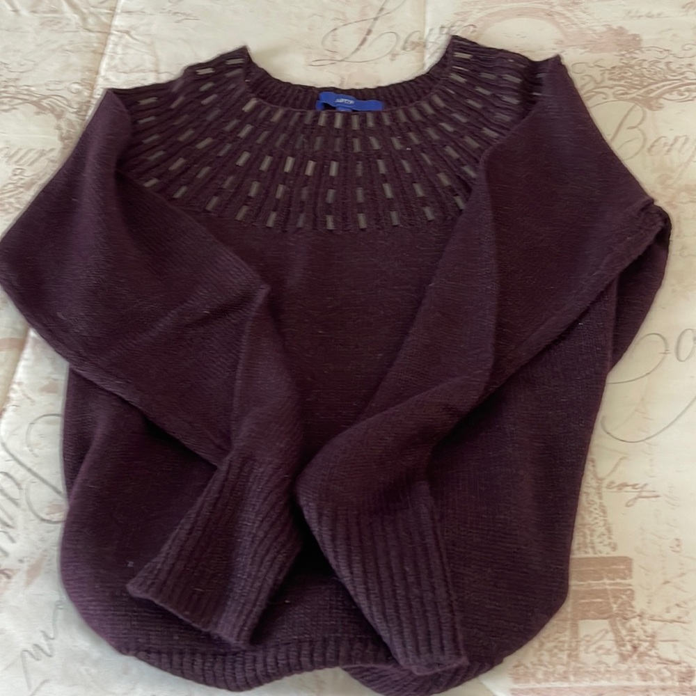 APT 9 sweater
